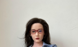 年纪轻轻，还是对熟女情有独钟